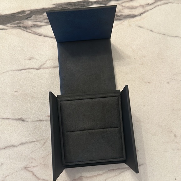 David Yurman jewelry box - Picture 2 of 5